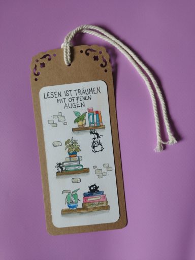 Lesezeichen Lesezeichen aus Karton, mit Kordel, bestempelten Büchern, Katze und Meerschweinchen, bemalt